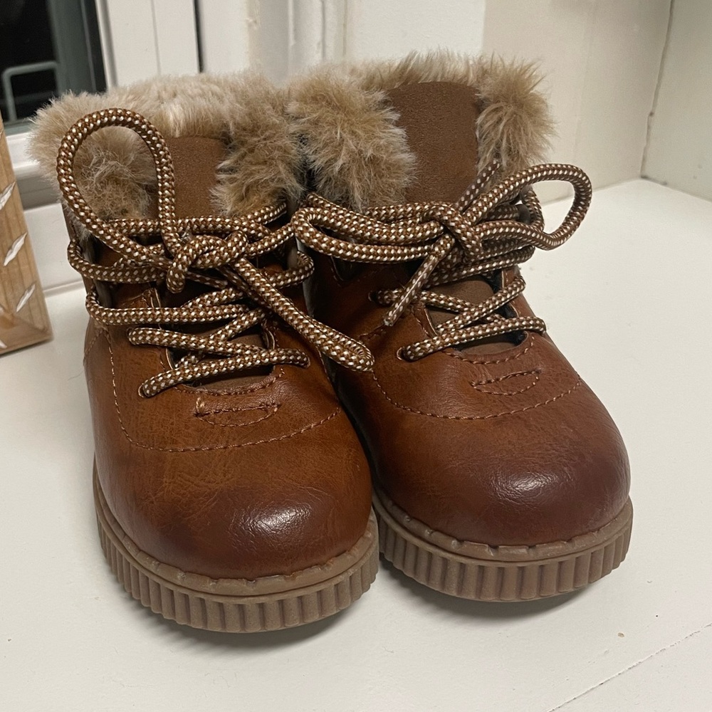 Oshkosh B'gosh Toddler Kids Size 6m Brown Faux Fur Trim Boots Shoes